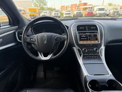 Used 2018 Lincoln MKX Premiere AWD/4WD image 16