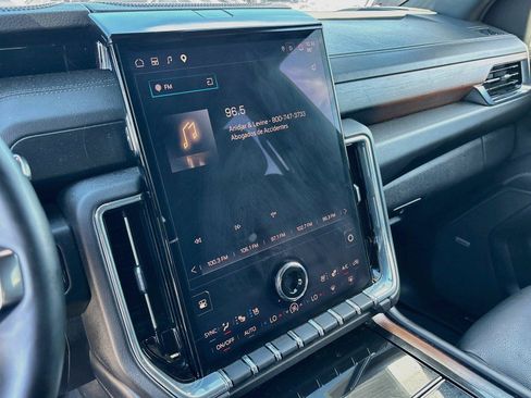 Used 2025 GMC Yukon Denali RWD image 15