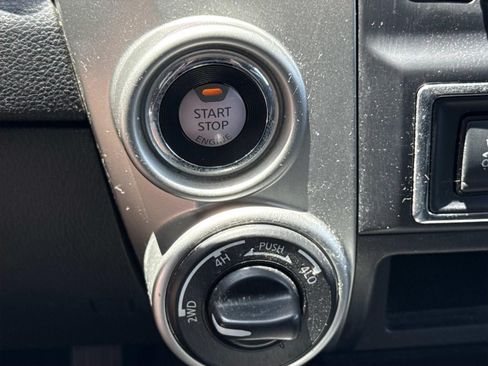Used 2018 Nissan Titan SV w/ SV Convenience Package AWD/4WD image 19