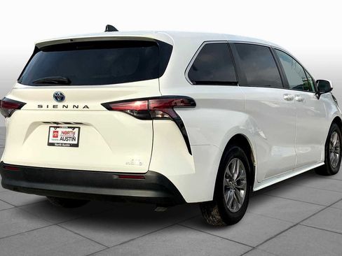 Used 2022 Toyota Sienna LE image 12