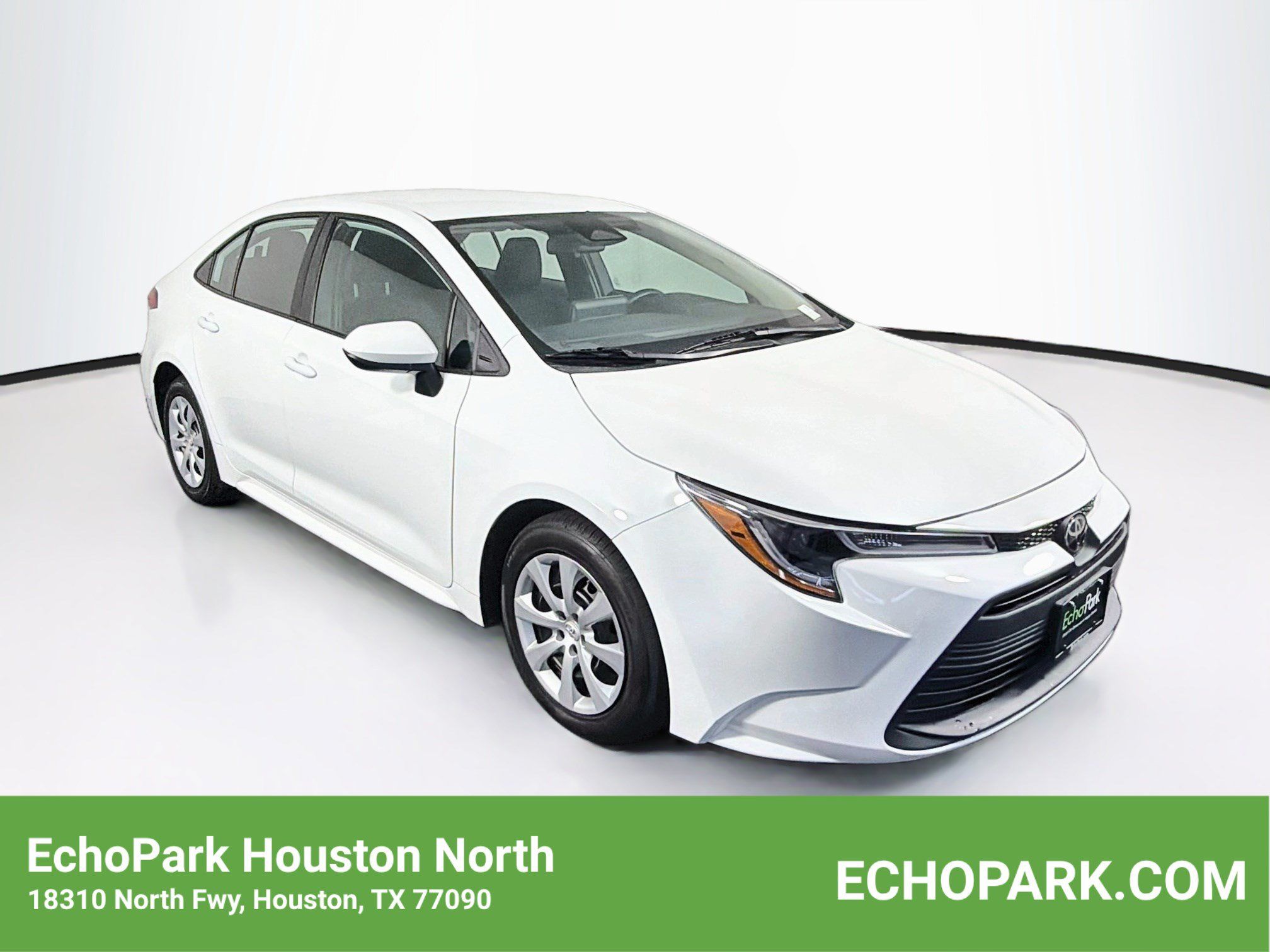 Used 2025 Toyota Corolla LE FWD image 1