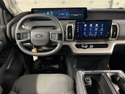 New 2026 Ford Expedition Active image 8