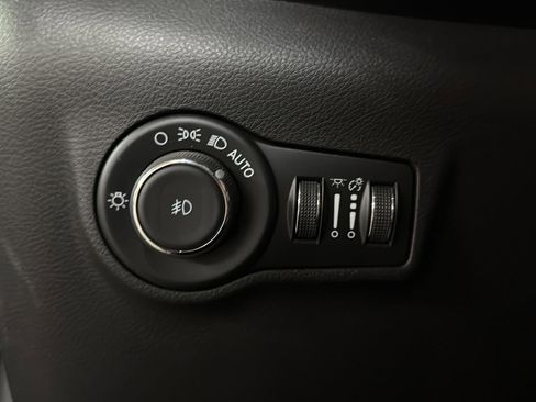 Used 2024 Jeep Compass Limited image 13