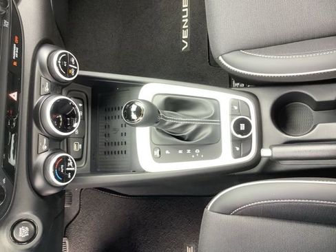 Used 2025 Hyundai Venue Limited image 23