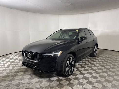 Certified 2025 Volvo XC60 T8 Plus w/ Protection Package Premier AWD/4WD image 13