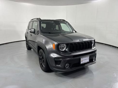 Used 2020 Jeep Renegade Altitude FWD image 3