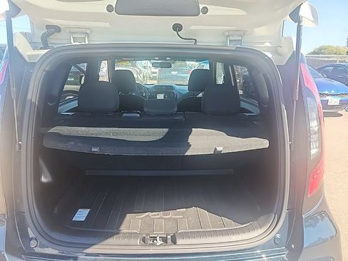 Used 2018 Kia Soul + FWD image 17
