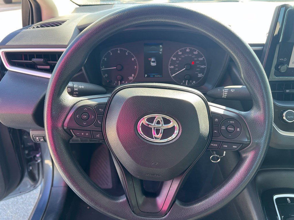 Used 2025 Toyota Corolla LE FWD image 12
