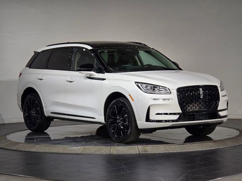 New 2025 Lincoln Corsair Reserve w/ Jet Appearance Package image 2