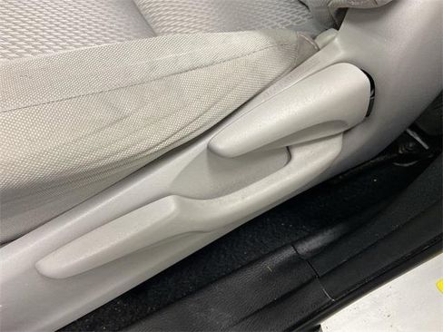 Used 2019 Toyota Highlander LE image 21