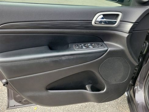 Used 2021 Jeep Grand Cherokee Laredo X image 20