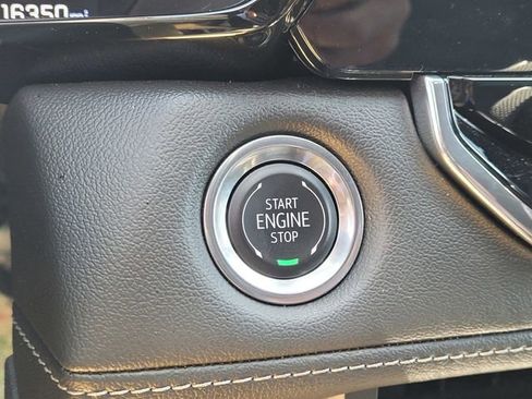 Used 2024 Chevrolet Colorado LT w/ LT Convenience Package RWD image 17