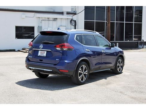 Used 2020 Nissan Rogue SV w/ Premium Package FWD image 3