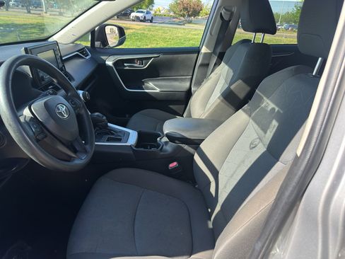 Used 2022 Toyota RAV4 XLE image 16