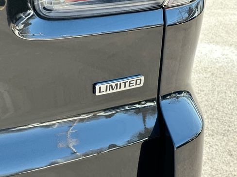 Used 2017 GMC Acadia Limited SLT image 18