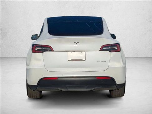 Used 2021 Tesla Model Y Long Range image 7