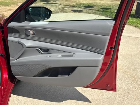 Used 2025 Hyundai Elantra Sport FWD image 14