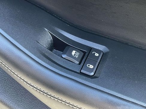 Used 2023 Jeep Grand Cherokee Altitude image 11