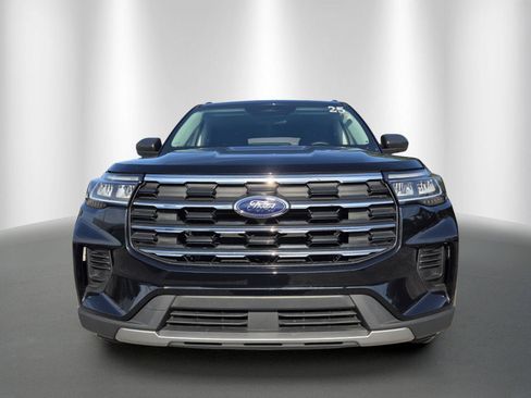 Used 2025 Ford Explorer Active RWD image 2