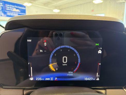 Used 2025 Chevrolet TrailBlazer LT AWD/4WD image 11