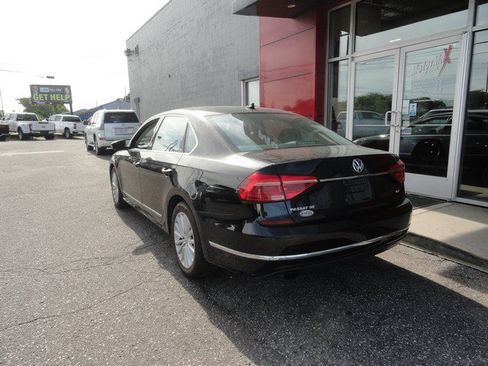 Used 2016 Volkswagen Passat 1.8T SE w/ Lighting Package (P06) FWD image 3