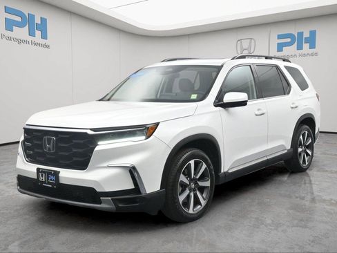 Certified 2024 Honda Pilot Touring image 1