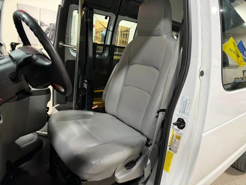 Used 2014 Ford E-250 and Econoline 250 Extended w/ Power Group RWD image 32