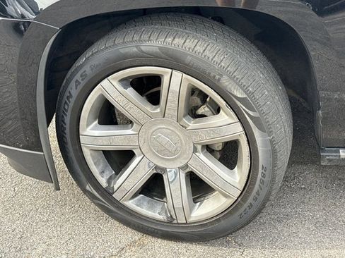 Used 2017 Cadillac Escalade ESV Premium Luxury image 4