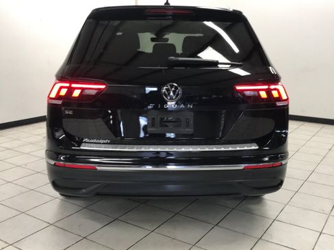 Used 2023 Volkswagen Tiguan SE w/ Panoramic Sunroof Package FWD image 5