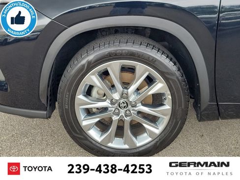 Used 2023 Toyota Highlander Limited FWD image 13