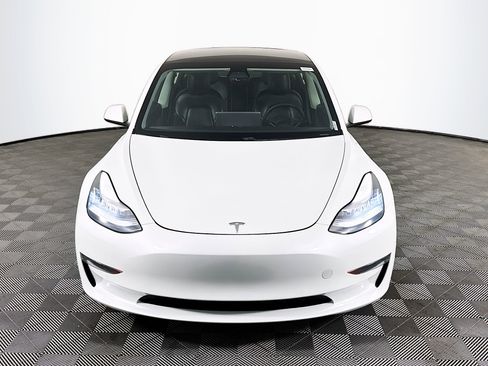 Used 2021 Tesla Model 3 Standard Range image 2