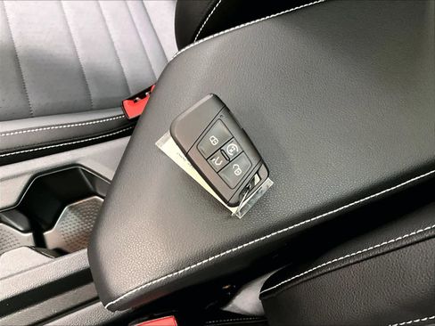 New 2026 Volkswagen Jetta SE FWD image 33