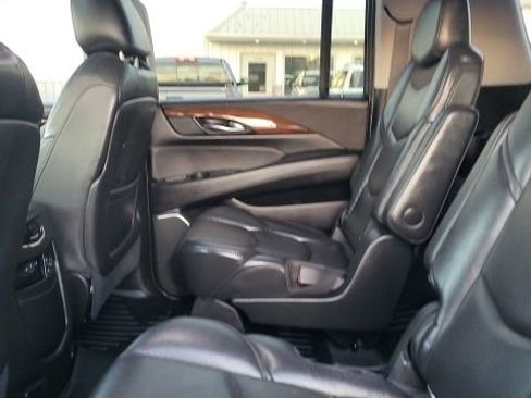 Used 2019 Cadillac Escalade ESV Premium Luxury image 15