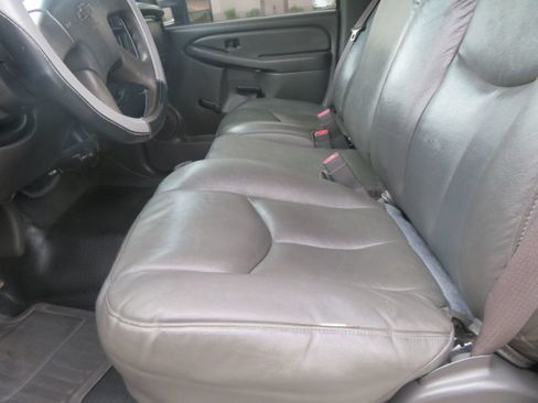 Used 2006 Chevrolet Silverado 2500 W/T w/ Heavy-Duty Power Package RWD image 20