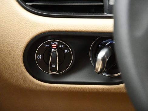 Used 2025 Porsche Macan image 21