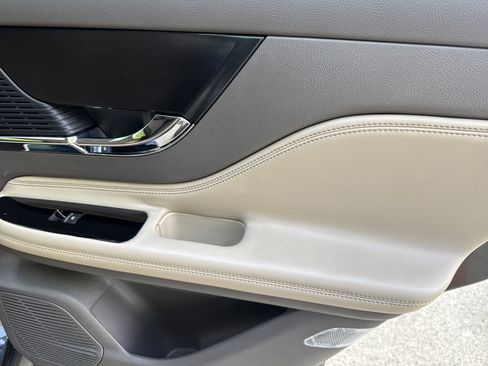 Used 2020 Lincoln Corsair FWD w/ Premium Package image 16