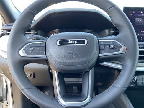 Used 2025 Jeep Compass Limited AWD/4WD image 34