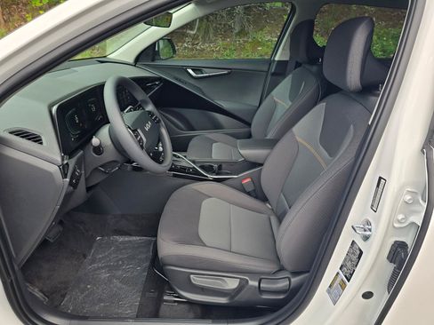 New 2026 Kia Niro LX FWD image 5