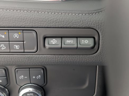 Used 2024 GMC Yukon Denali image 30