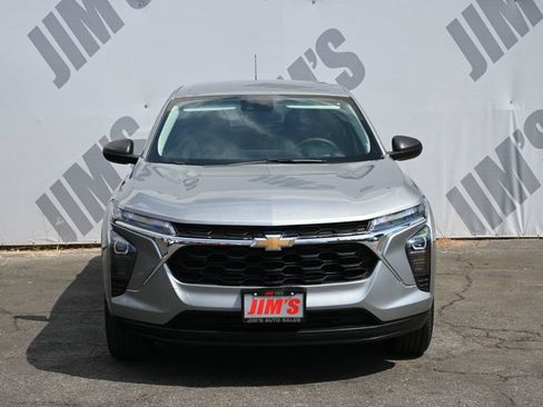 Used 2024 Chevrolet Trax LS w/ Driver Confidence Package FWD image 2