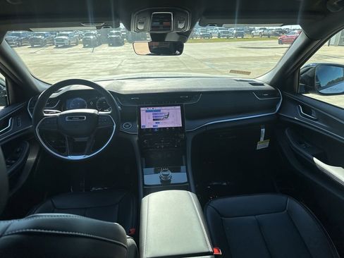 New 2025 Jeep Grand Cherokee L Limited image 24