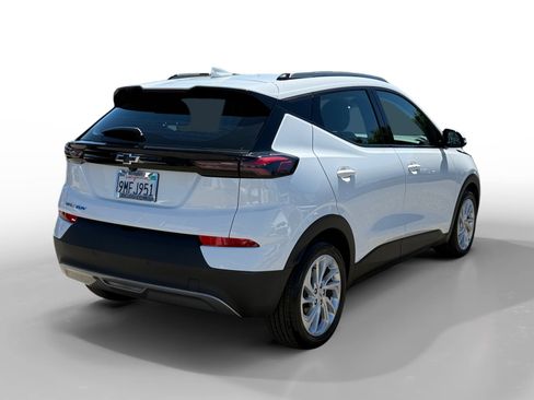 Used 2023 Chevrolet Bolt EUV LT w/ Driver Confidence Package FWD image 5