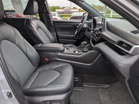 Used 2023 Toyota Highlander XSE AWD/4WD image 25