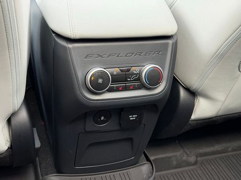 Certified 2025 Ford Explorer Platinum w/ Ultimate Package image 36