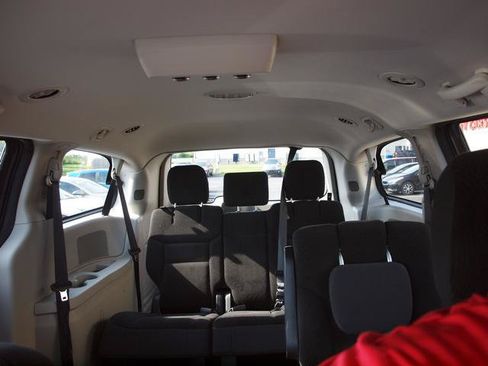 Used 2019 Dodge Grand Caravan SE FWD image 13