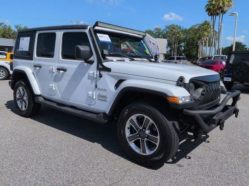 Used 2018 Jeep Wrangler Unlimited Sahara AWD/4WD image 2