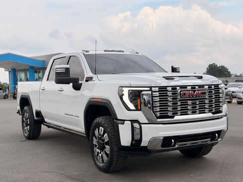 Used 2024 GMC Sierra 2500 Denali w/ Denali Reserve Package AWD/4WD image 8