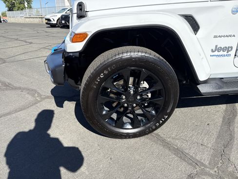 Used 2022 Jeep Wrangler Unlimited Sahara w/ Cold Weather Group AWD/4WD image 9