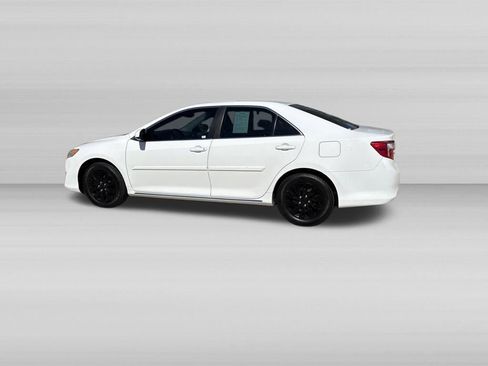 Used 2014 Toyota Camry LE FWD image 9