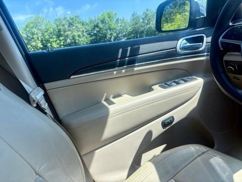 Used 2019 Jeep Grand Cherokee Limited AWD/4WD image 22